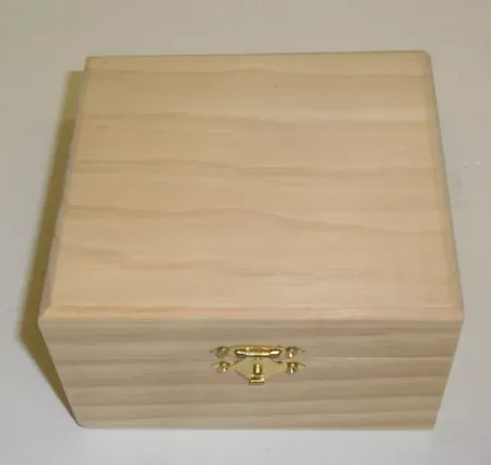 Holzbox mit Verschluß